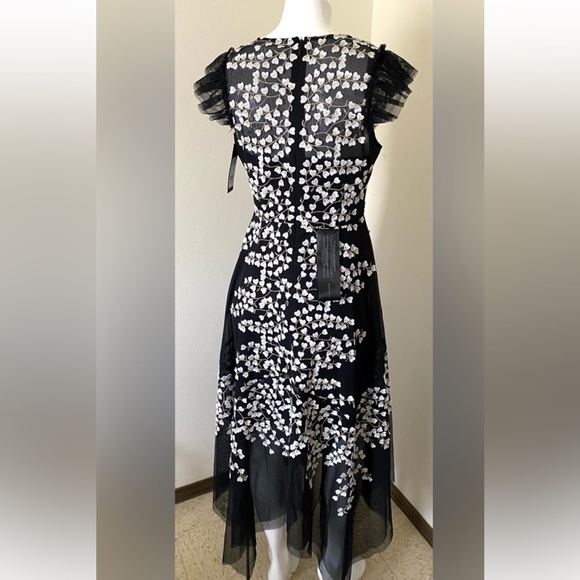 BCBG MaxAzria Black and White Asymmetrical
High-Low gorgeous prom ore eve dress. - Picture 7 of 7